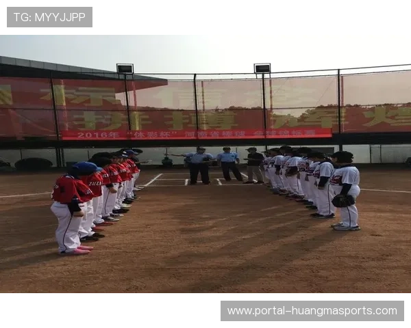 防雨设施与积水清理设备保障广州青少年垒球赛顺利进行 防雨设施与积水清理设备保障广州青少年垒球赛顺利进行