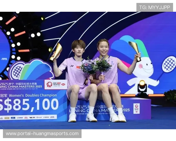 贾一凡复出羽超女双获胜,与张殊贤拥抱致敬老搭档 贾一凡复出羽超女双获胜,与张殊贤拥抱致敬老搭档