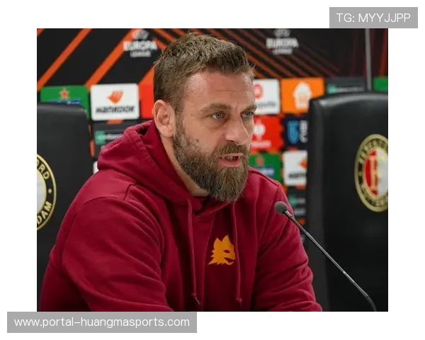 罗马奥林匹克球场氛围火爆，德罗西回归获主场球迷掌声