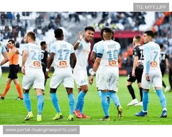 马赛主场对阵南特，费尔梅伦剪刀脚犯规被直接红牌罚下